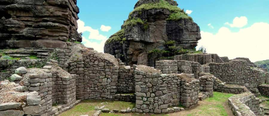 1 day excursion to Waqrapukara - Entering Waqrapukara: Sun Gate, terraces, and enclosures with a real guide