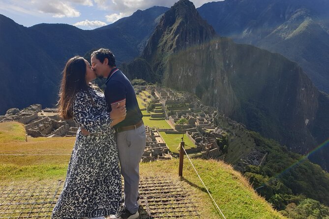 2-Day Sacred Valley & Machu Picchu Group Tour from Cusco - Your Day 1 Route: From Chinchero Textiles to Ollantaytambo Citadel