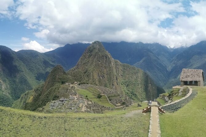 2-Day Tour in Sacred Valley and Machu Picchu from Cusco - Voyager train and the transfer to Aguas Calientes