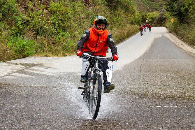 4 Days Inca Jungle to Machu Picchu Standard - Day 2: High-forest trail, Inca Carcel ruins, and Cocalmayo hot springs