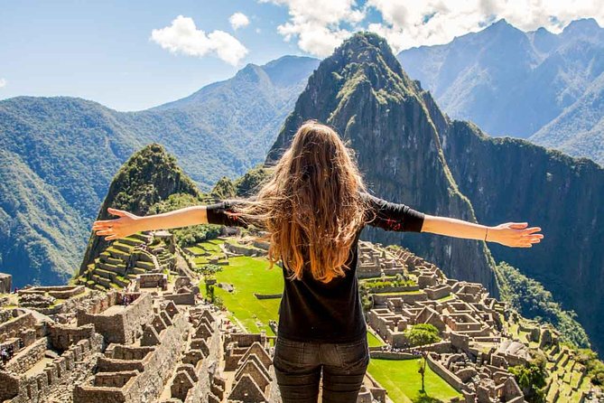 5 Day - Tour to Machu Picchu Traditional - Group service - Sacred Valley Day 2: Pisac market, Urubamba lunch, and Ollantaytambo’s street grid