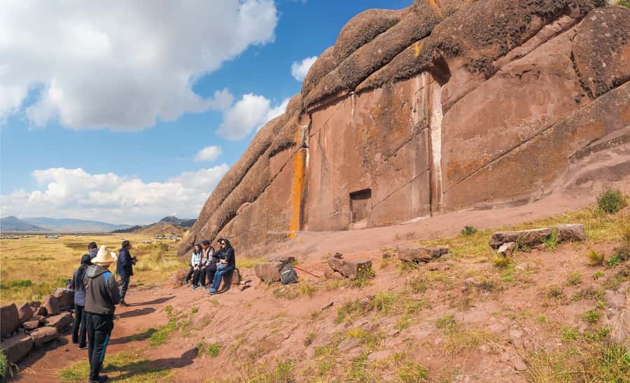 5h tour from Puno to Aramu Muru portal and Inca Ruins - Aramu Muru (Hayu Marca): the 7-meter red granite portal