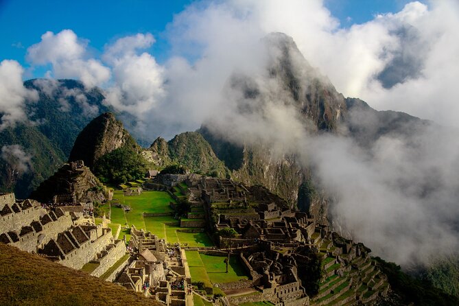 6-Day Tour of Cusco Magico-Machu Picchu-Rainbow Mountain - Humantay Lake at sunrise: Soraypampa, a 1h40min walk, and optional horses
