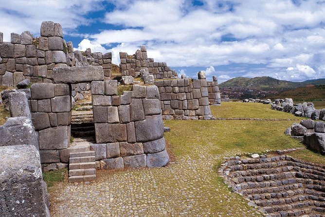 7-Day: Sacred Valley, MachuPichu, Rainbow Mountain, Humantay Lake - Sacred Valley to Aguas Calientes: Pisac, Urubamba lunch, Ollantaytambo, then the train