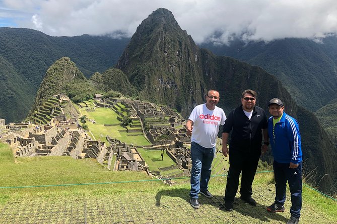 "Aventura Inca: 4 Días en la Ciudad Perdida" - Machu Picchu day: timed entry, the guided 2.5 hours, and Aguas Calientes free time