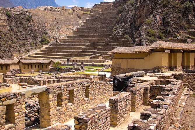 Cusco 7 days Tour in Machu Picchu, Humantay Lake and Vinicunca - Guides and punctuality, why the small-group cap matters