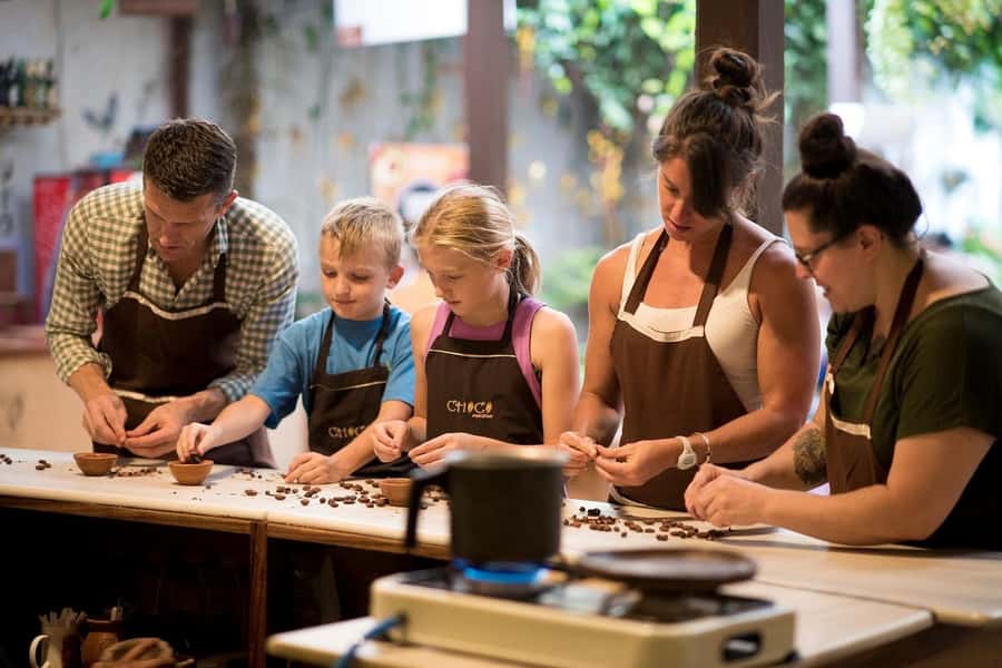 Cusco: Bean to bar chocolate workshop - Roasting the cacao beans: the first flavor shift