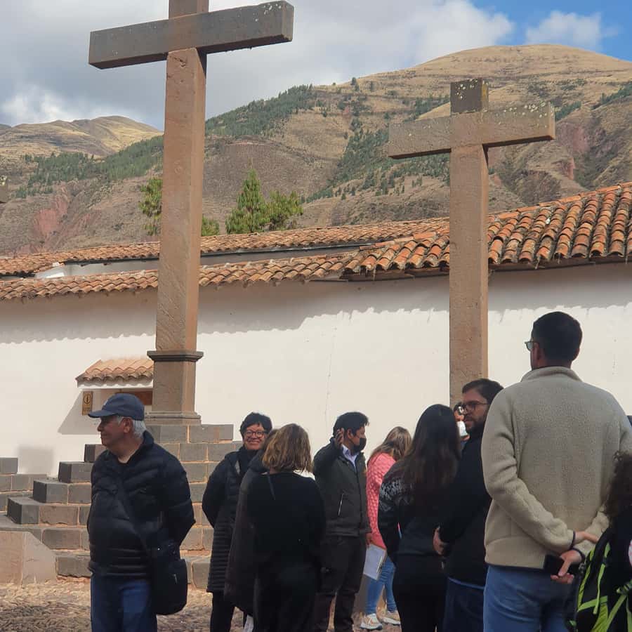 Cusco: Bus Turistico Puno Cusco con Tour y Buffet - Guided cultural stops: Andahuaylillas, Raqchi, La Raya, Pukara