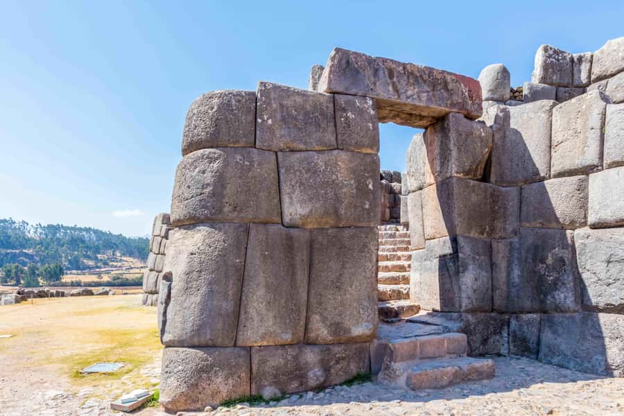 Cusco: City and Nearby Ruins 5-Hour Guided Tour - Tambomachay and Puka Pukara: baths and a military lookout