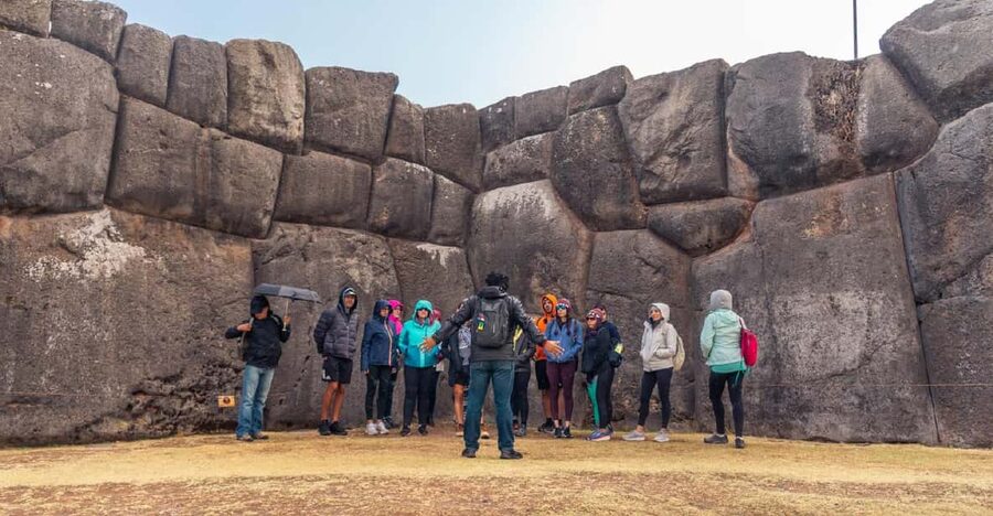 Cusco : City Tour of 4 Ruins and Sun Temple - Tambomachay and the Inca ritual baths with flowing stone channels