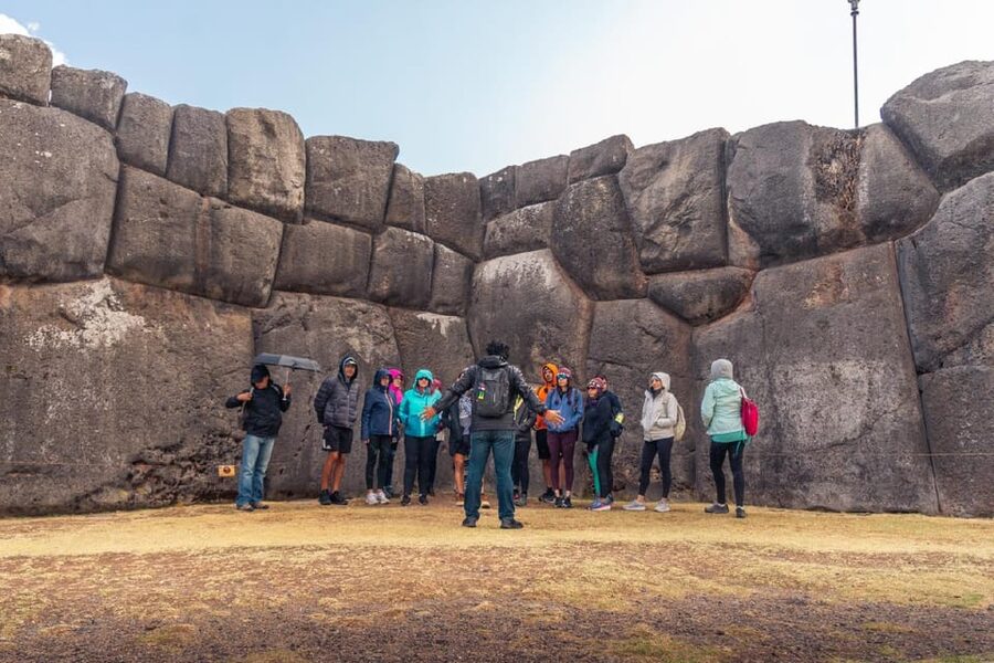 Cusco : City Tour of 4 Ruins and Sun Temple - Language and guide style, including when it gets salesy
