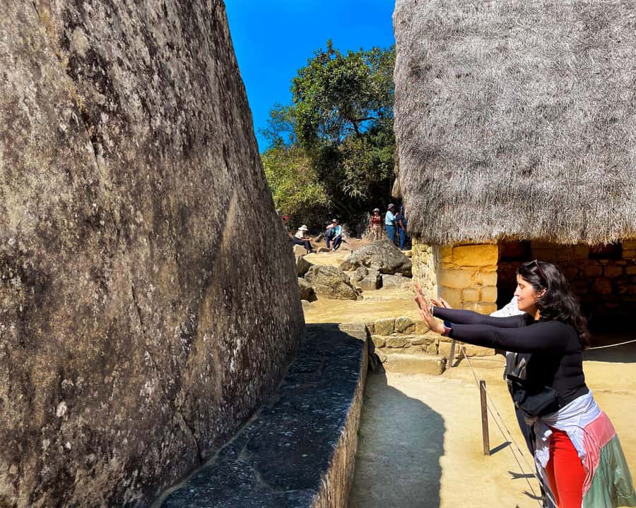 CUSCO: Full Day All Included Private Machu Picchu Experience - Aguas Calientes timing: sightseeing walk, then the bus to the ruins
