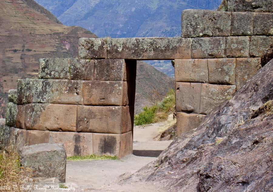 Cusco: Full-Day Sacred Valley and Maras Tour - Ollantaytambo Incan architecture, the Sacred Valley river route
