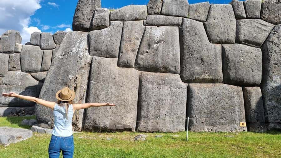 Cusco: Half-Day City Tour with Sacsayhuaman and Q'enco - Q’enqo: ceremonial and astronomical, explained in a way you can use