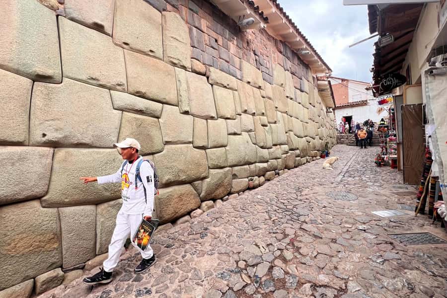 Cusco: Historic Walking Tour with Pisco Sour and Music Show - From the Cathedral to the Company of Jesus: seeing Cusco’s mix of eras