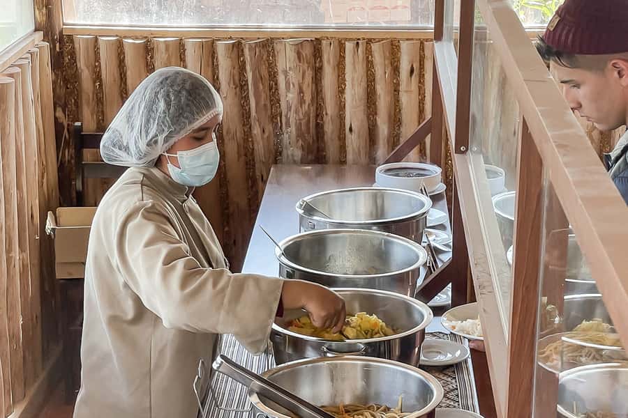 Cusco: Humantay Lake Tour with Breakfast and Buffet Lunch - What to bring for a cold, steep, and fast-changing mountain day