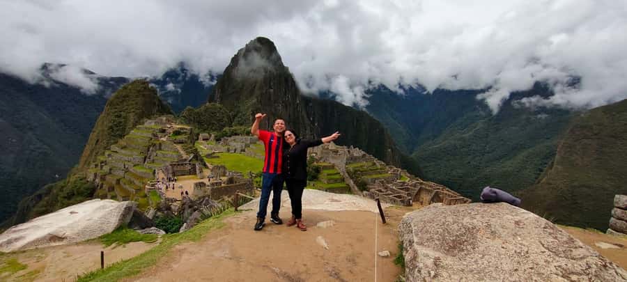 Cusco: Machu Picchu Day Trip with Train + Entrance ticket - Bus to the Machu Picchu entrance gate and your guided entry