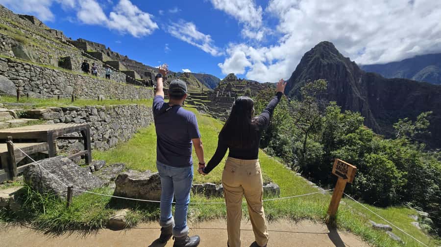 Cusco: Machu Picchu Day Trip with Train + Entrance ticket - Price and logistics: is $333 worth it?