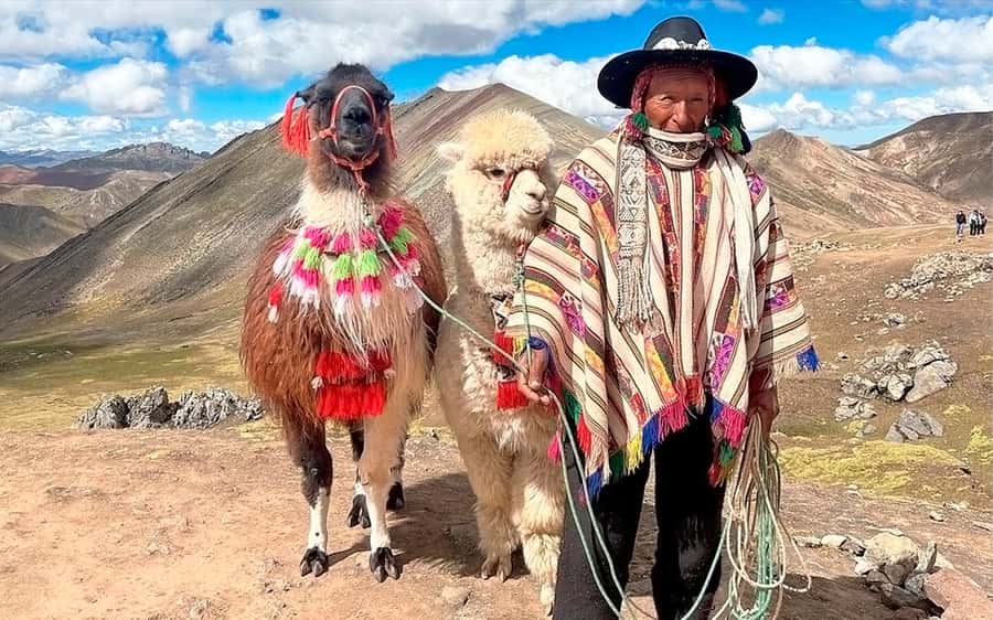 Cusco: Mountain of 7 colors Vinicunca and the Red Valley (optional) - The 7 Colors Mountain hike: short distance, serious altitude