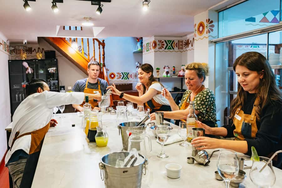 Cusco: Peruvian Cooking Class, Cocktails & Local Market Tour - Eating Together: What the Table Teaches You