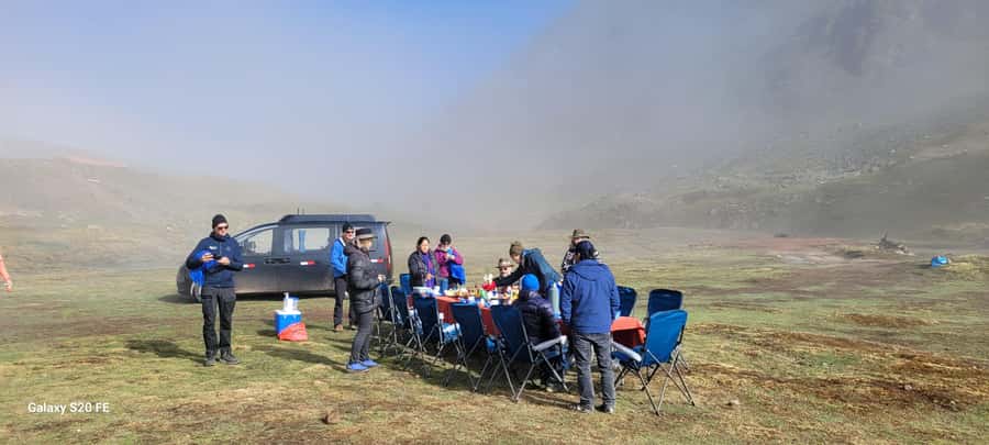 Cusco: Rainbow Mountain & Red Valley Tour with Picnic meals - Guides, small groups, and why check-ins matter at altitude