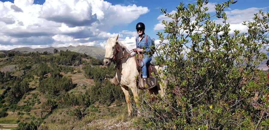 Cusco: Sacsayhuaman Guided Tour and 1-Hour Horseback Ride - Qenqo’s huaca lesson: mummification in a sacred cave