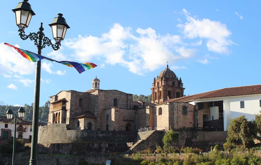 Cusco: Sightseeing Tour of the City on an Open-Top Bus - Plaza de Armas, the historic center, and the big-picture welcome