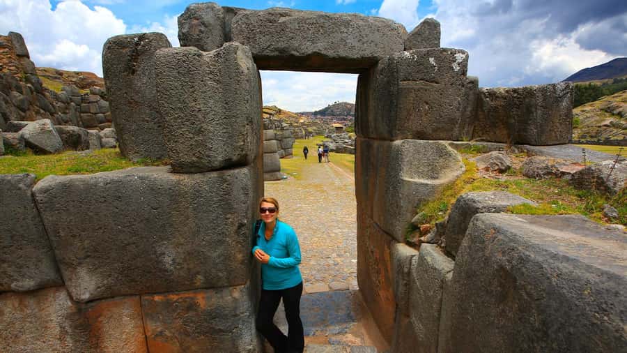 ECONOMIC PRIVATE TOUR IN THE CITY OF CUSCO - HALF DAY - Puka Pukara: the “red fortress” stop on the route
