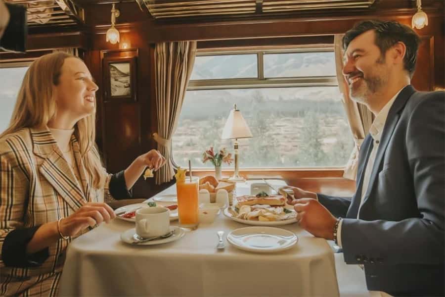 Excursion Cusco - Puno - Titicaca Observatory Train - Abra La Raya Village Stop at 4,300 m: The Most Important Break in the Day
