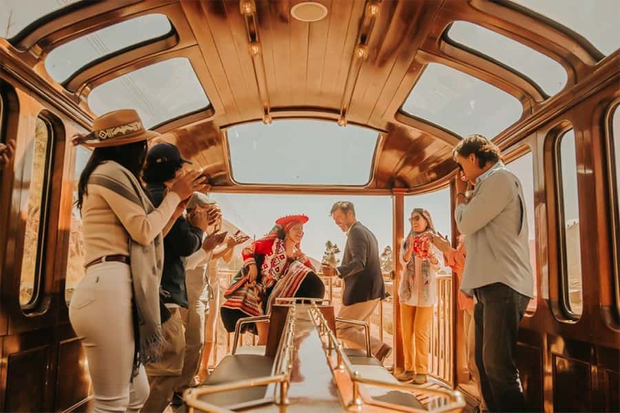Excursion Cusco - Puno - Titicaca Observatory Train - The Cultural Show and Live Music: More Than Background Noise