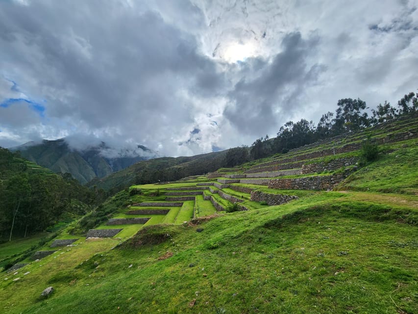 From Cusco: Chinchero, Moray, Maras, Ollantaytambo and Pisaq - Urubamba lunch buffet: fuel up without losing the afternoon