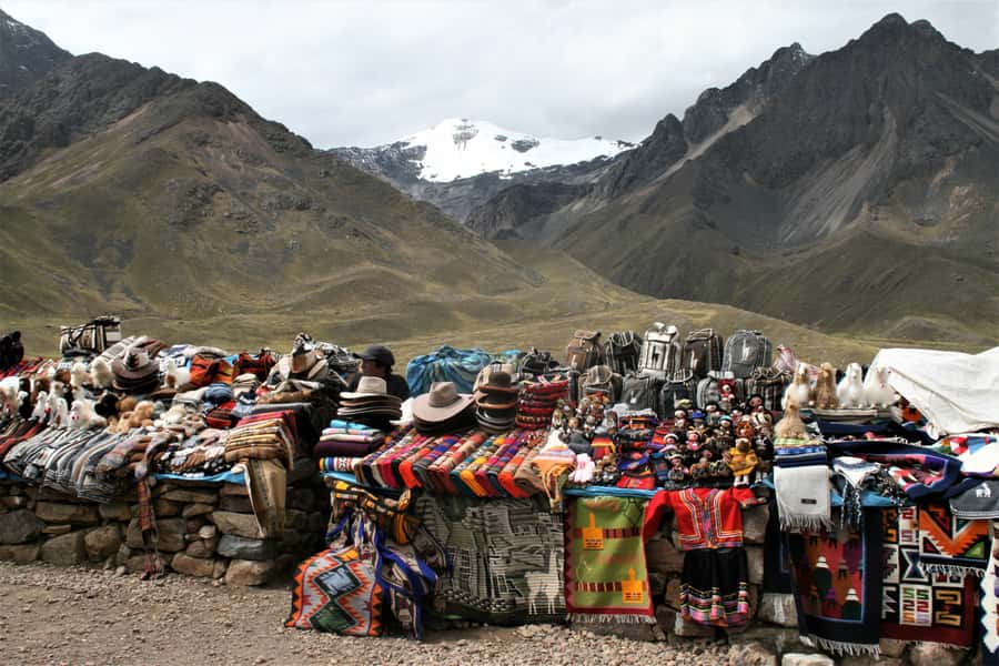 From Cusco: Full-Day Touristic Bus to Puno with Guided Tours - Raya Pass at 4,335 m: panoramas, freshwater pools, and souvenirs