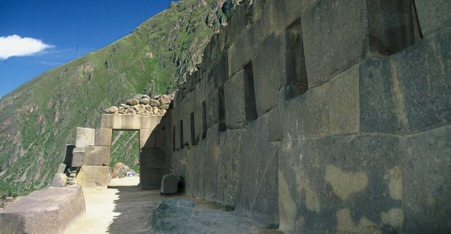 From Cusco: Ollantaytambo Fortress Half-Day Private Tour - Ollantaytambo town: Inca urban planning still affects daily life