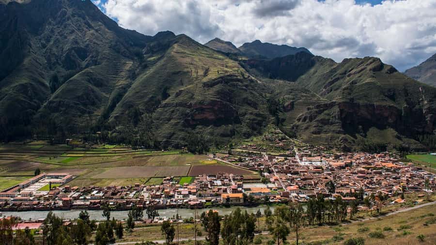 From Cusco: Sacred Valley ending in Ollantaytambo and Lunch - Urubamba lunch: where the tour slows down