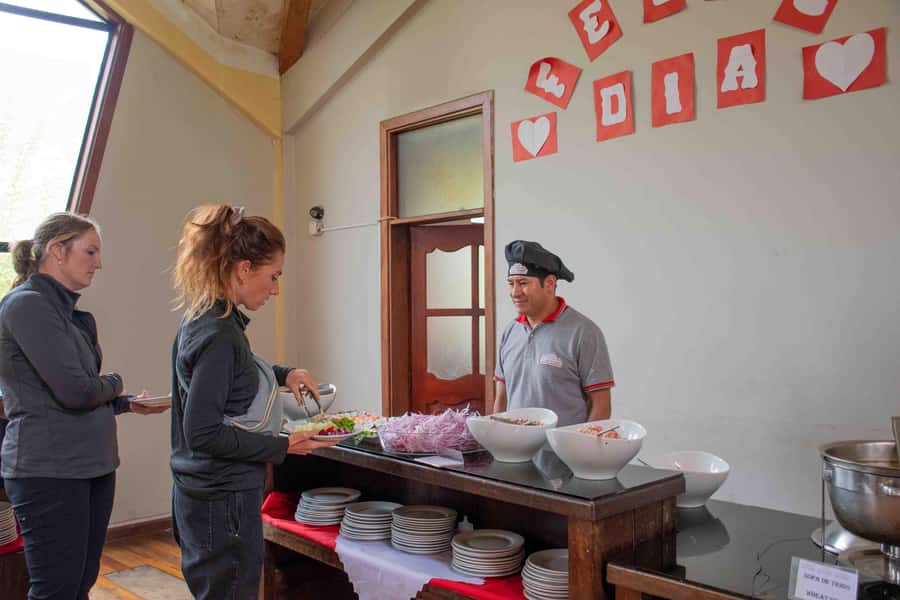 From Cusco: Sacred Valley & Maras Salt Mines Tour with Lunch - Urubamba Buffet Lunch: Fuel for the Afternoon Ruins