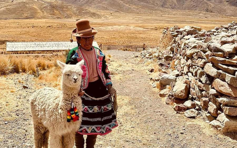 From Cusco: Titicaca lake with the route of the sun in 2 day - Day 2 on Lake Titicaca: Uros first, Taquile second