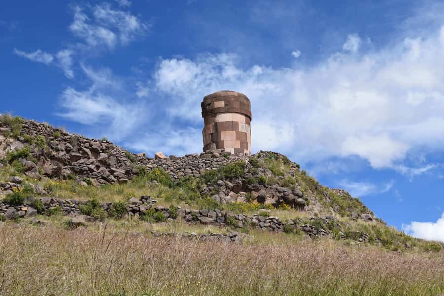 From Puno: 4h tour to Sillustani - The altiplano drive toward Sillustani, grasslands and quiet elevation changes