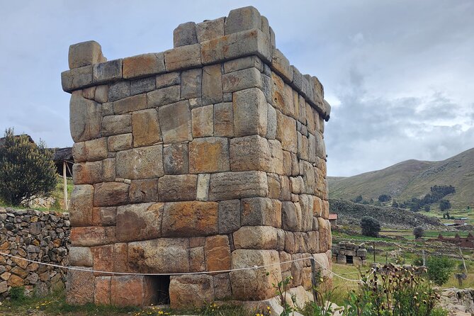 Full Day Guided Tour of the Aymara Route from Puno - Acora and Molloco chullpas: seeing Lupaca meets Inca
