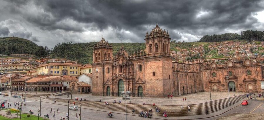 In Cusco: Saqsaywaman, Qenqo, Pukapukara, Tambomachay. - Transport, timing, and why the llama-and-shopping stop is a mixed bag