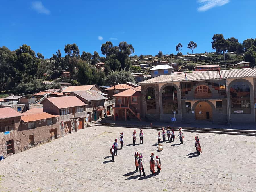 LAKE TITICACA 2-DAY EXCURSION: UROS AMANTANI AND TAQUILE + 3 MEALS - Guide Quality, Language Options, and How to Get the Most