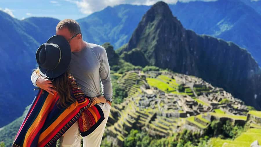 Machu Picchu: 1-day tour by Vistadome Observatory train - Vistadome Observatory Train: Panoramic Views With an On-Board Show