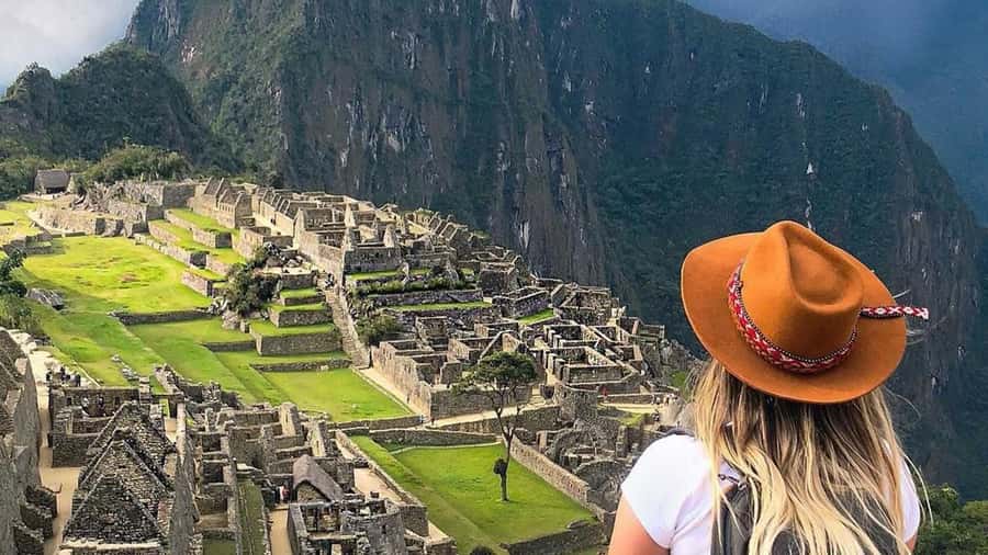 Machu Picchu: 1-day tour by Vistadome Panoramic train - Photographing Machu Picchu without burning your energy