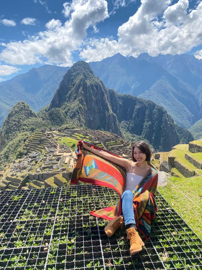 Machu Picchu: 1-day tour by Vistadome Panoramic train - Returning on the Vistadome train: sunset views and on-board entertainment
