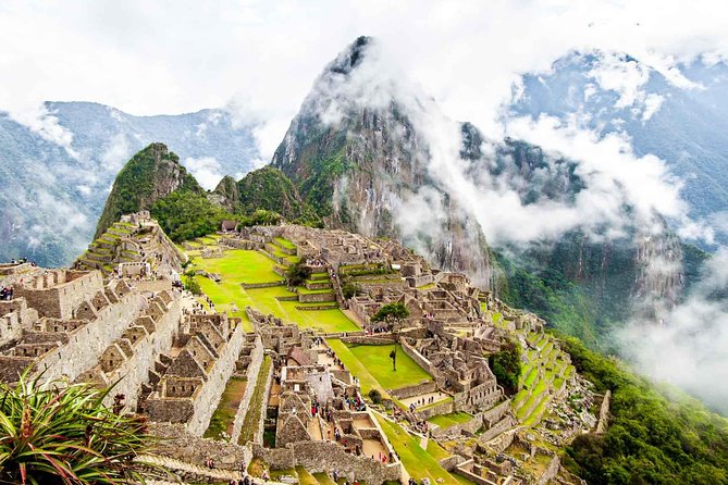 Machu Picchu 2-Day Adventure by Train with Overnight Stay - Day 2 at Machu Picchu: The early bus and the guided rhythm