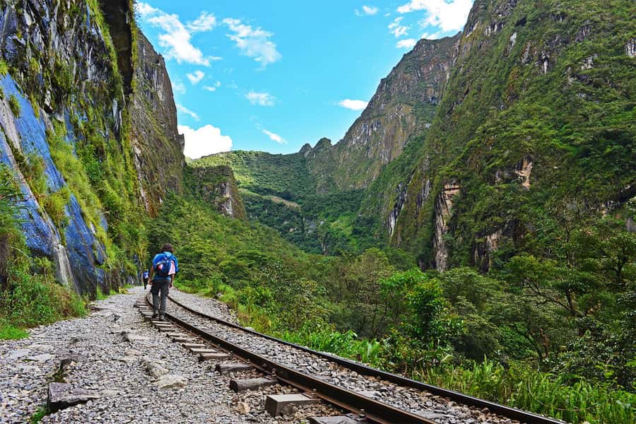 Machu Picchu 2 Days / 1 Night (By Bus) - Day 1, Cusco to Aguas Calientes: panoramic passes and jungle air