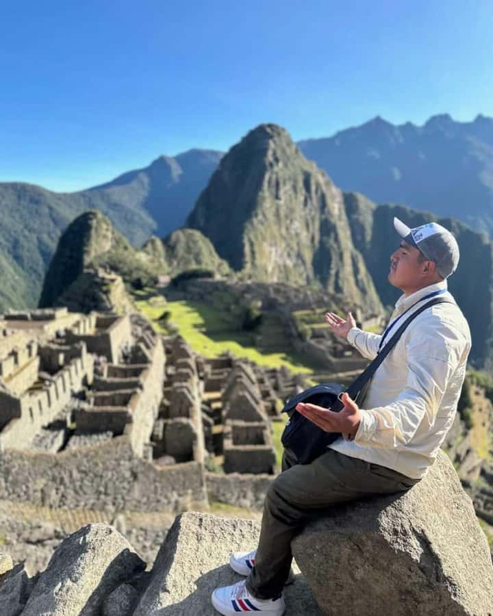 Machu Picchu: historical and photographic guided tour - Pickup and the ride up: get your day started without stress