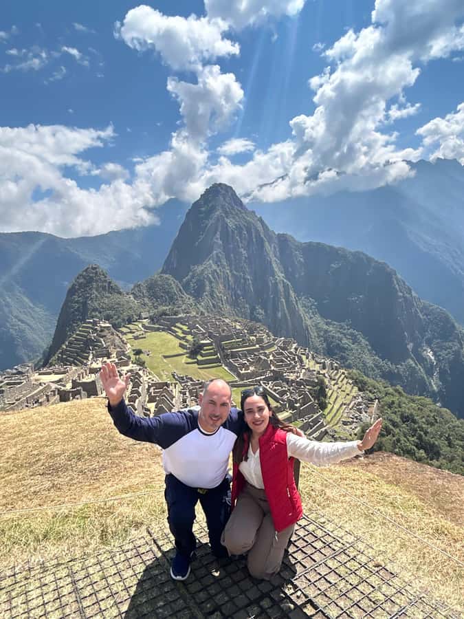 Machu Picchu: Private Tour Guide Service for up to 15 people - Pickup from Aguas Calientes, then bus up to the site