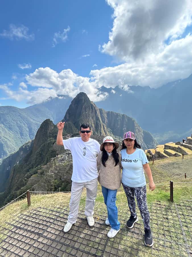 Machu Picchu: Private Tour Guide Service for up to 15 people - Hotel briefing the day before, so you arrive ready