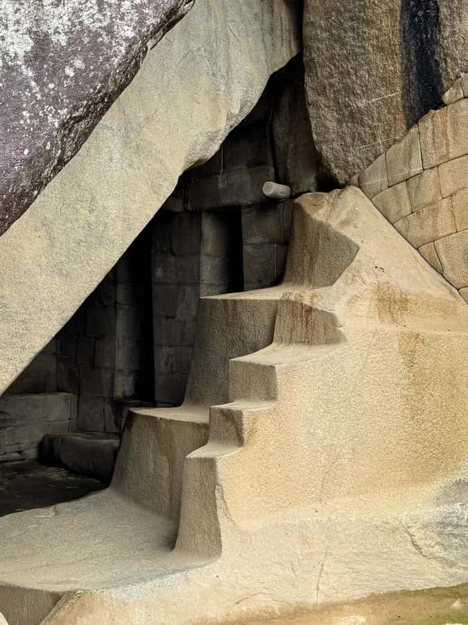 Machu Picchu: Tour Guide Service & Entrance Ticket Circuit-2 - Language: English and Spanish, Plus the Advantage of Clear Communication