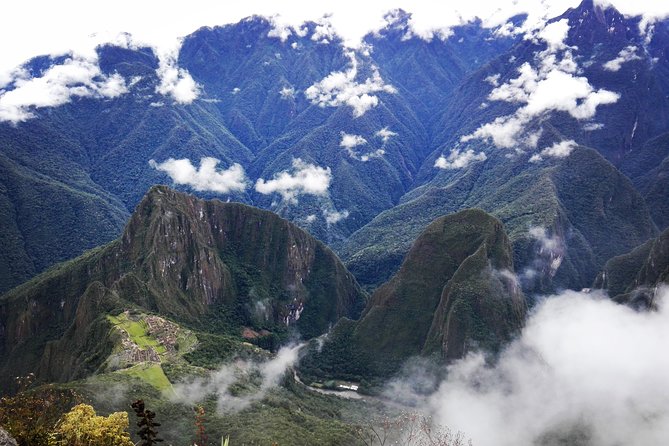 Machupicchu full day - Meeting Point at Plaza de Armas (Cuadros Cusqueños) and the Timing Reality